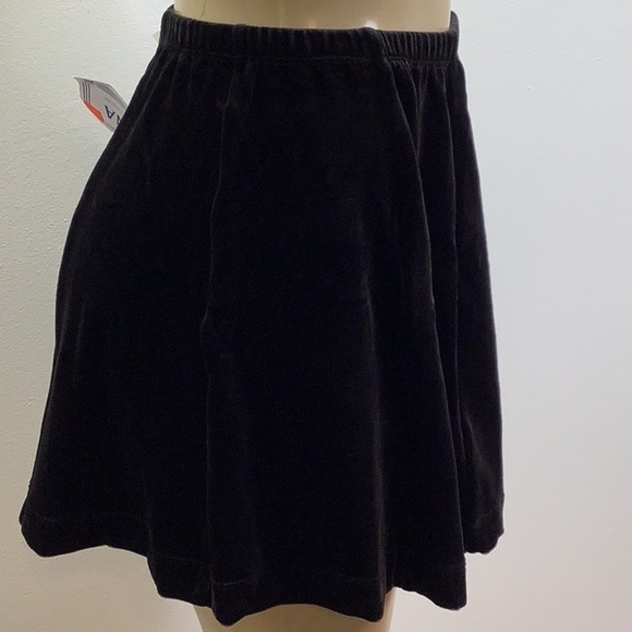 Zuliana Size Medium Velvet Mini Skirt. Made in USA. New with Tags. - Picture 3 of 8